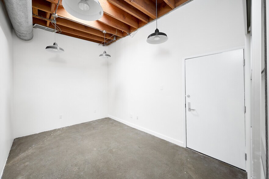 More Photos Of 1733-1737 Abbot Kinney Blvd, Venice Storefront Retail Office For Lease