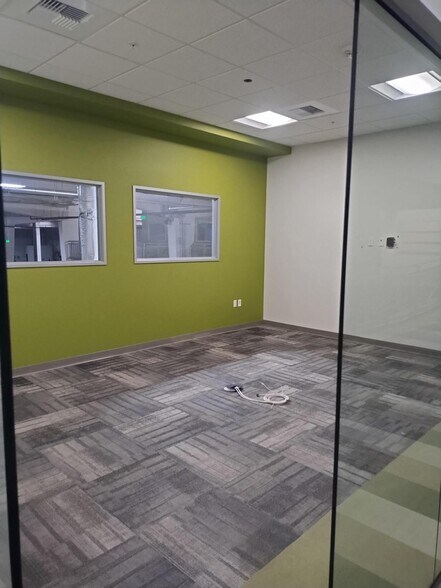 More Photos Of 2031 Optisolar Ln, Mcclellan Warehouse For Lease