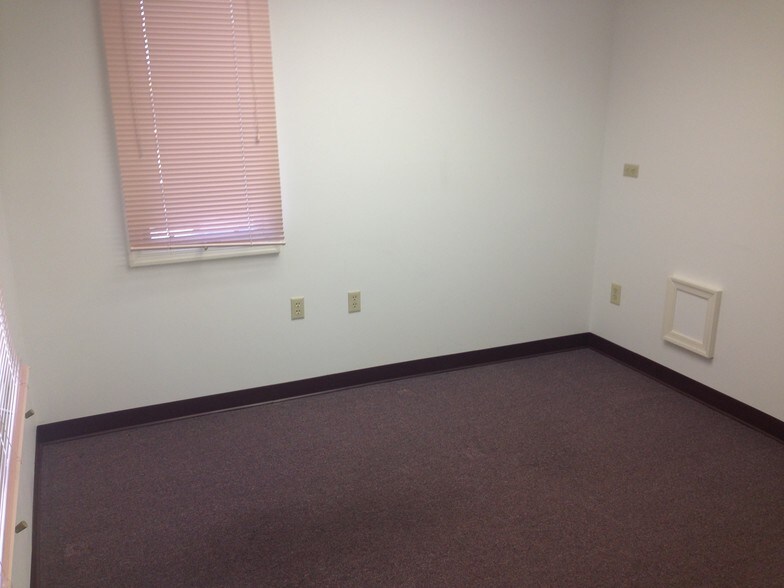 More Photos Of 186 Thomas Johnson Dr, Frederick Unknown For Lease