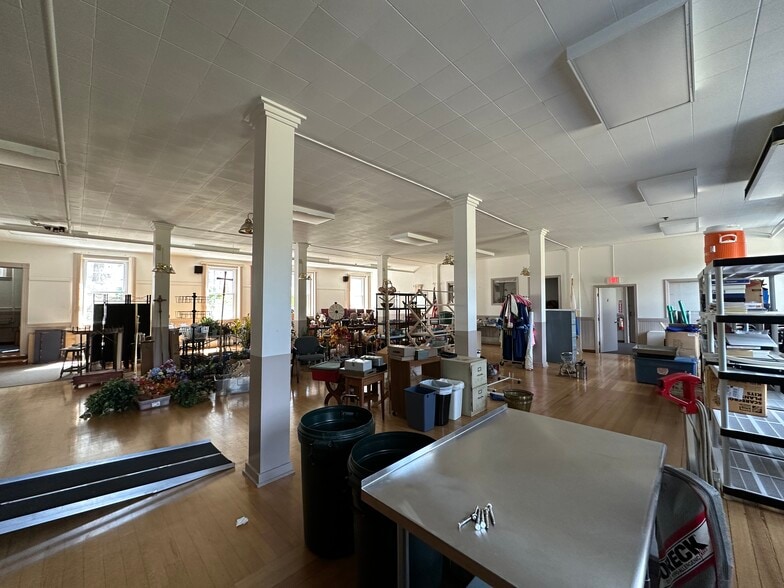 More Photos Of 652 Main St, North Oxford Religious Facility For Sale