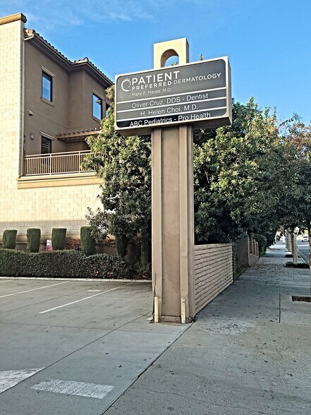 More Photos Of 3772 Katella Ave, Los Alamitos Medical For Lease