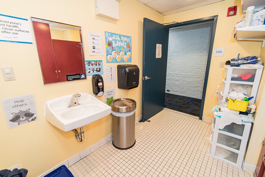 More Photos Of 1616 Orthodox St, Philadelphia Schools For Sale
