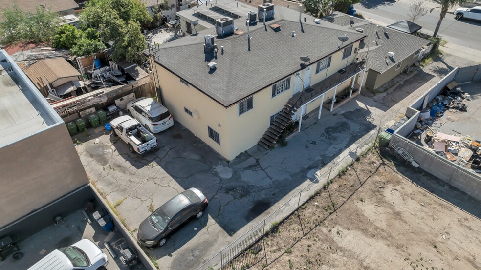 More Photos Of 11853 Hart St, North Hollywood Multifamily For Sale
