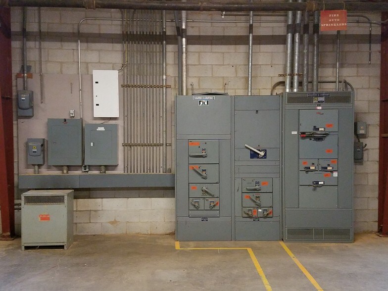 More Photos Of 2130 Industrial Park Rd, Ferdinand Warehouse For Lease