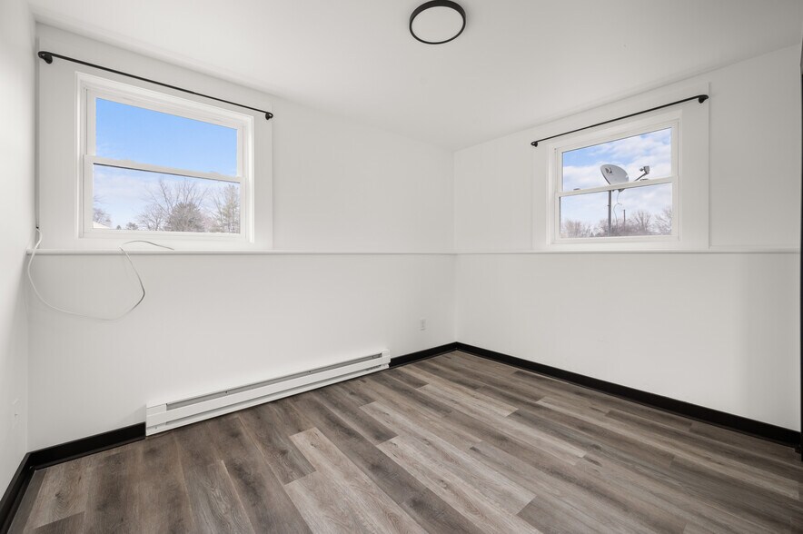More Photos Of 1066 S Cross St, Sycamore Apartments For Sale
