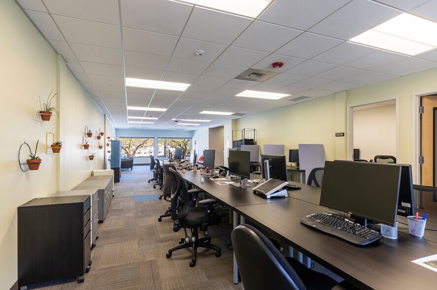 More Photos Of 4241 21st Ave W, Seattle Office For Lease