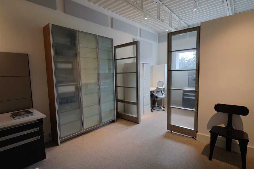 More Photos Of 1111 Lagoon Dr, Dallas Office For Sale