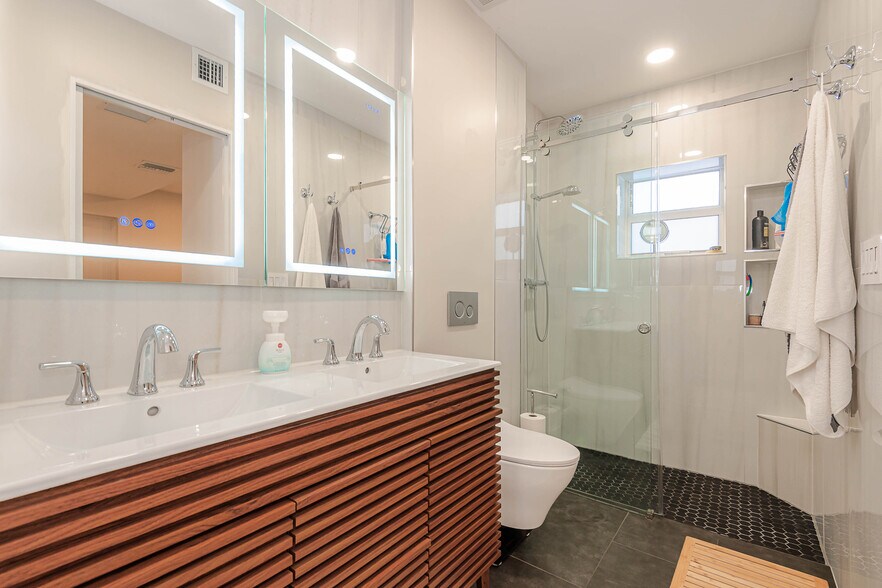 More Photos Of 302 SW 2nd Ave, Dania Beach Multifamily For Sale