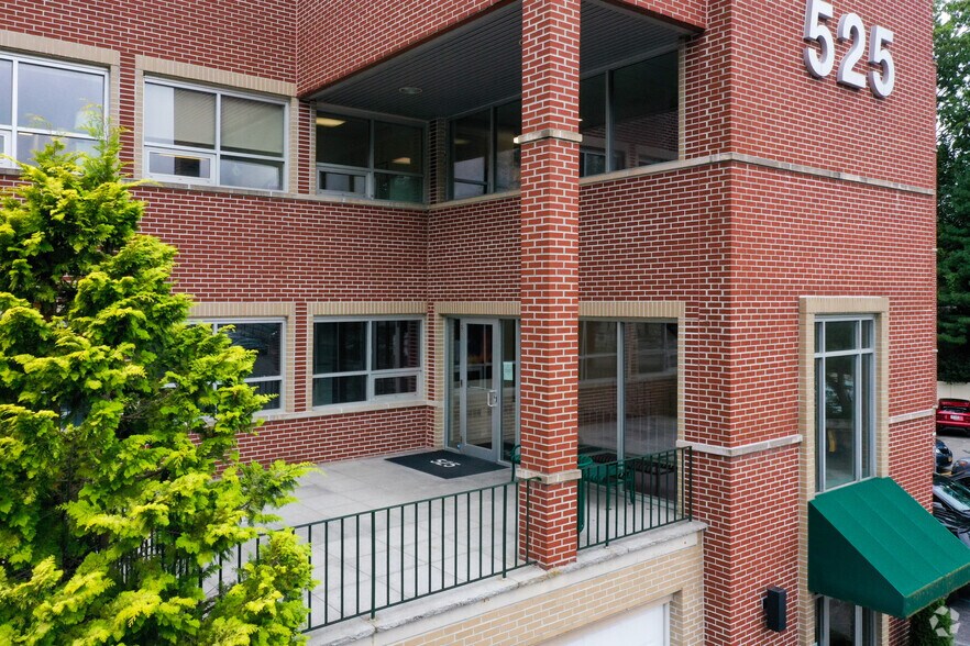 More Photos Of 525 Northern Blvd, Great Neck Medical For Lease