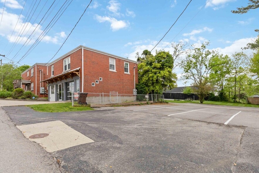 More Photos Of 104 Bennington Ct, Richmond Office For Lease