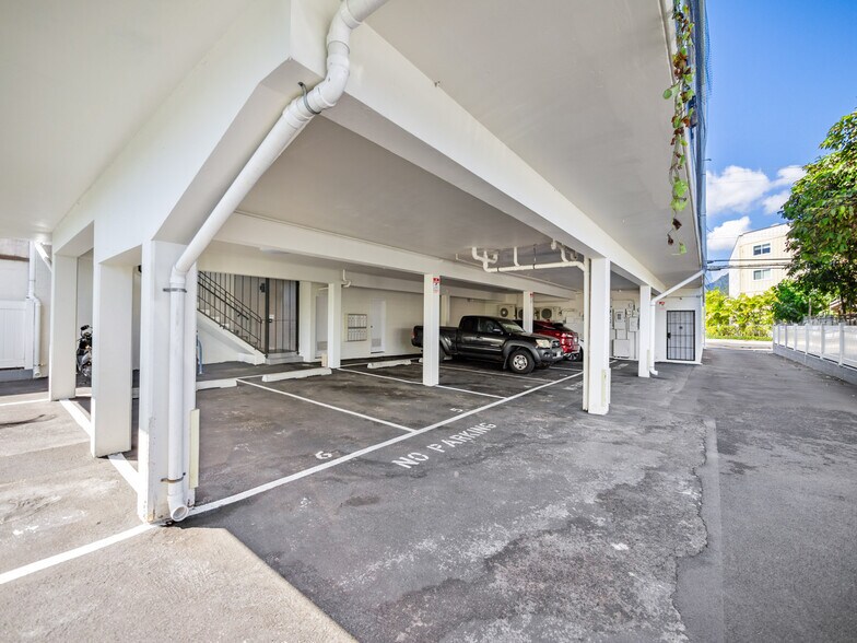 More Photos Of 54 Maluniu Ave, Kailua Apartments For Sale