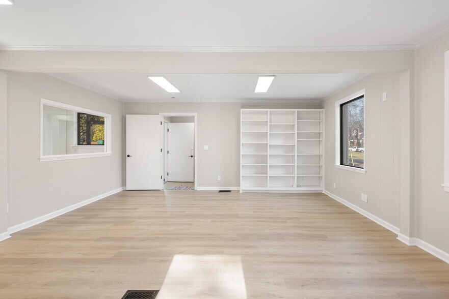 More Photos Of 130 Emmitt Ave, Madison Office For Sale