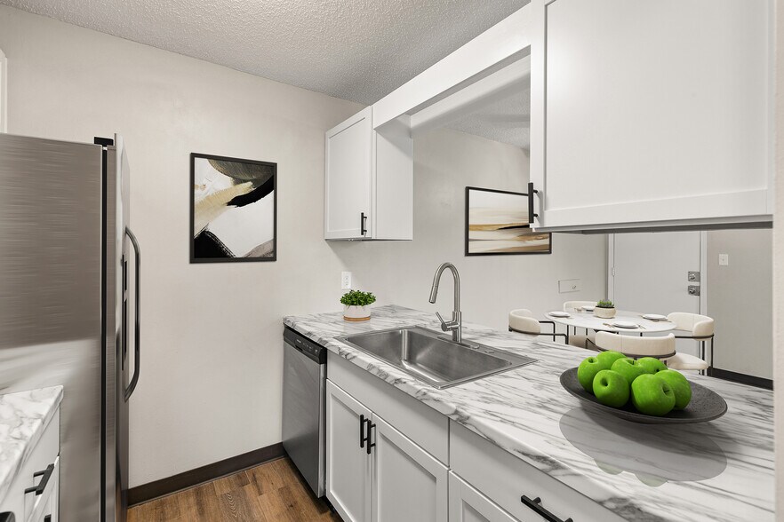 More Photos Of 100-112 5th Ave NW, Altoona Apartments For Sale