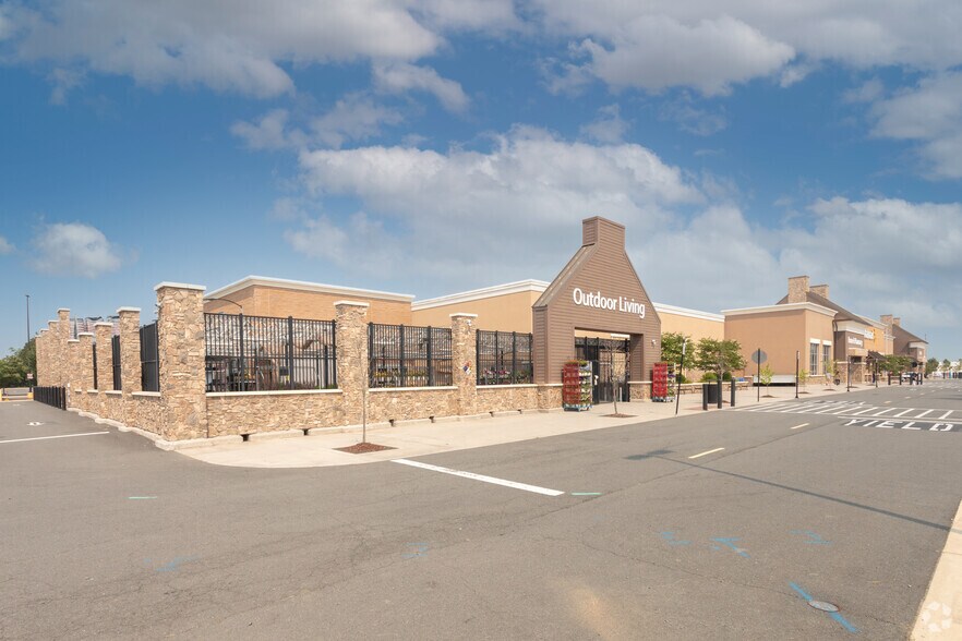 More Photos Of 24635 Dulles Landing Dr, Chantilly General Retail For Sale