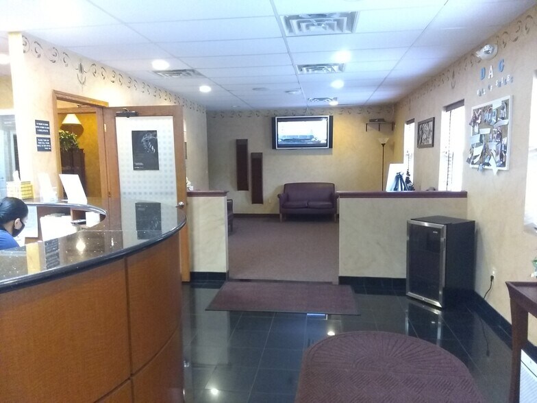 More Photos Of 93 Bridge Plaza Dr, Manalapan Township Healthcare For Lease