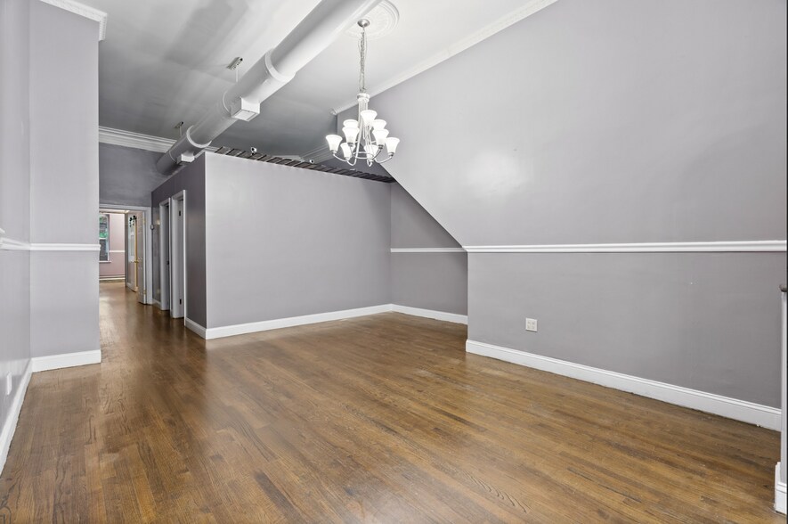 More Photos Of 133 E 39th St, New York Office Residential For Lease