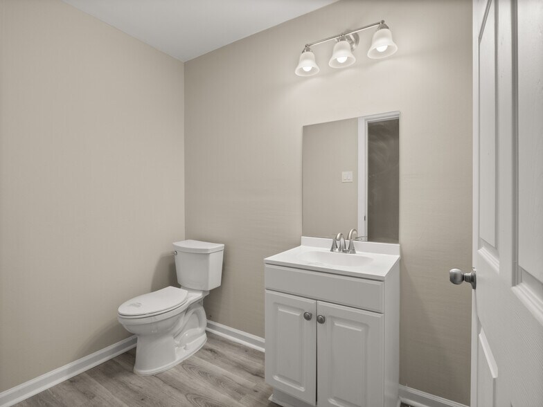 More Photos Of 101 W Center St, DeQuincy Office For Lease