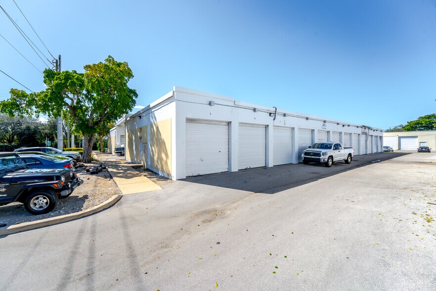 More Photos Of 2411-2451 NW 1st Ave, Boca Raton Self Storage For Lease
