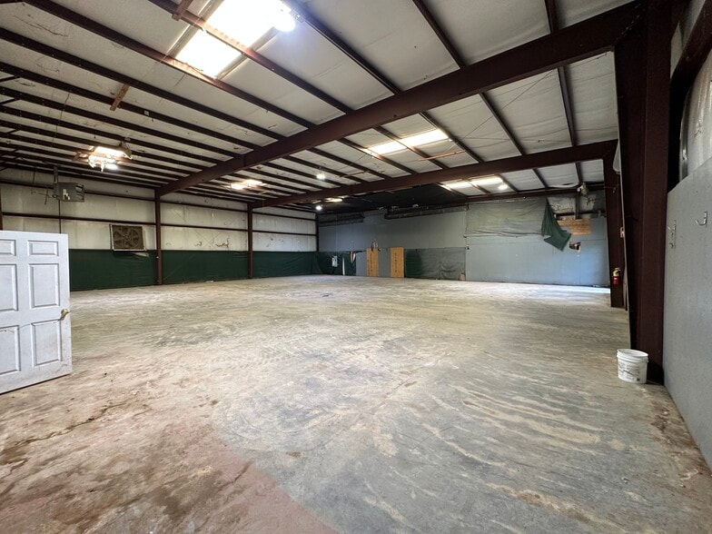 More Photos Of 4480 N Industrial Dr, Cumming Warehouse For Lease