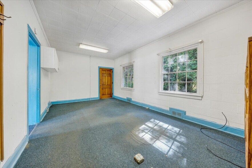 More Photos Of 1687 Stultz Rd, Martinsville Specialty For Sale