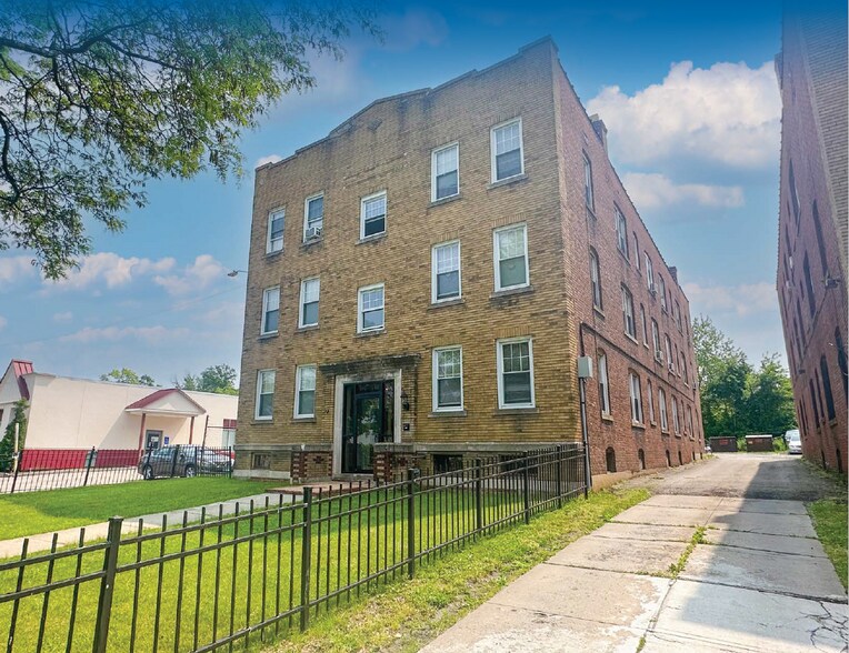 Primary Photo Of 388-390 Woodland St, Hartford Apartments For Sale