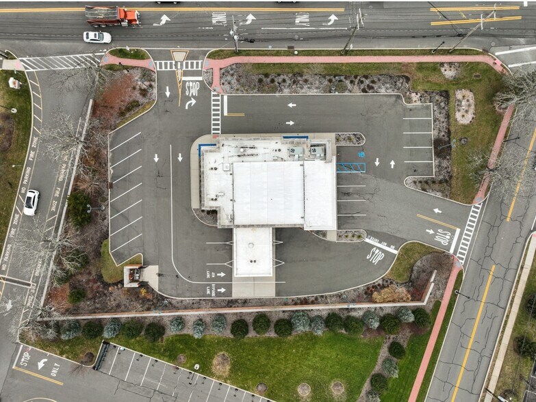 More Photos Of 690 Wyckoff Ave, Wyckoff General Retail For Lease