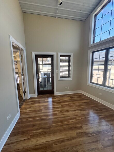 More Photos Of 2256 Ferry Rd, Naperville Flex For Sale