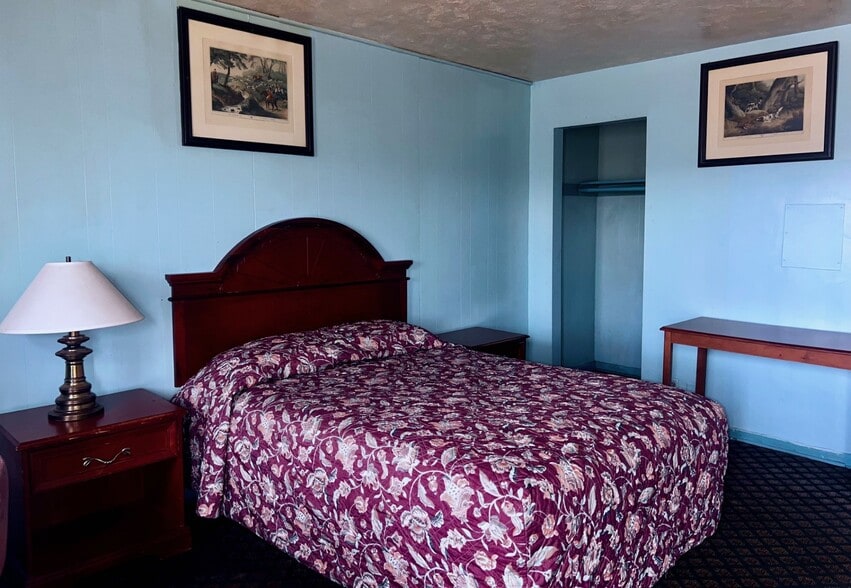 More Photos Of 1717 Cornhusker Hwy, Lincoln Hotel For Sale