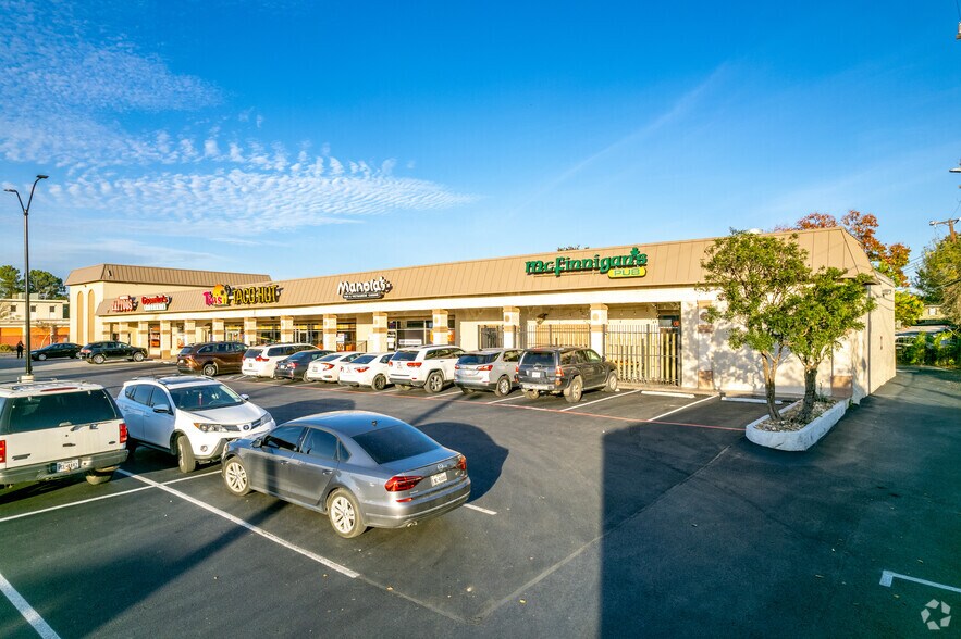 More Photos Of 7210-7224 Blanco Rd, San Antonio Unknown For Lease