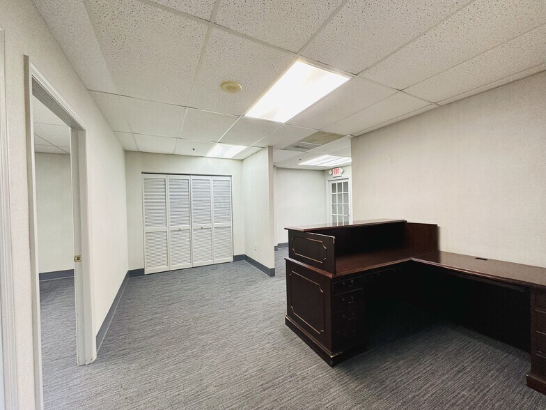 More Photos Of 1110 Brickell Ave, Miami Office For Lease