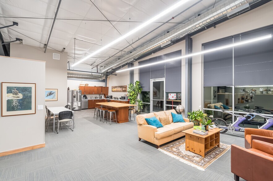 More Photos Of 913 Squalicum Way, Bellingham Distribution For Lease