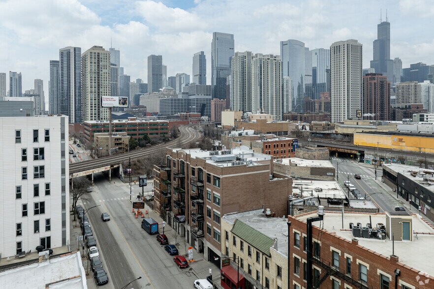 More Photos Of 711 W Grand Ave, Chicago Apartments For Sale