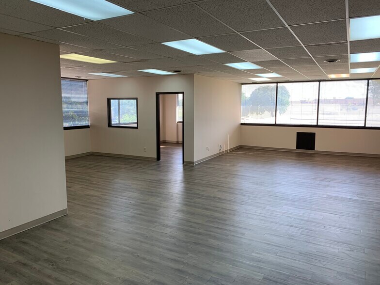 More Photos Of 1001 W Euless Blvd, Euless Medical For Lease