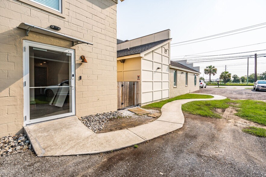 More Photos Of 1557 Meeting Street Rd, North Charleston Freestanding For Sale