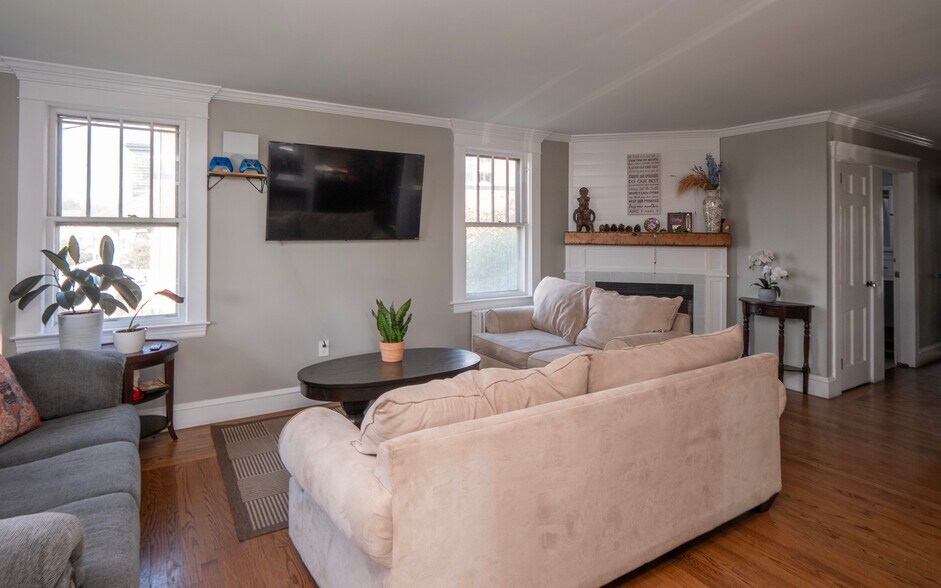 More Photos Of 999 Aquidneck Ave, Middletown Flex For Sale