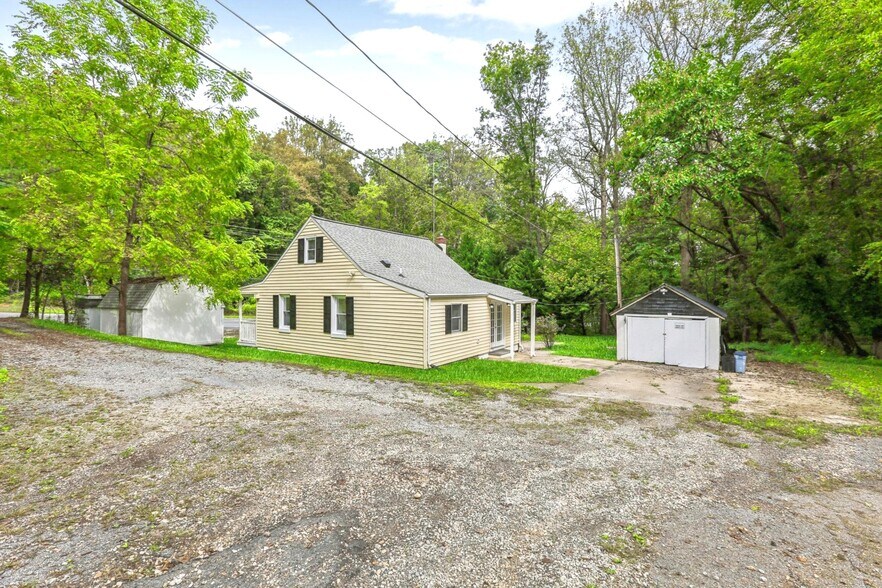 More Photos Of 9955 Belair Rd, Kingsville Flex For Lease