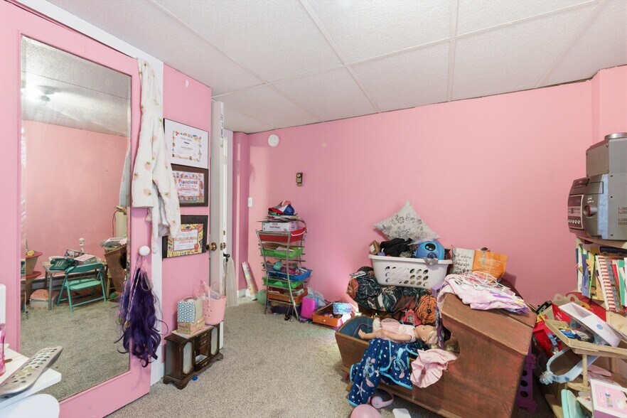 More Photos Of 198 N Main St, Salem Storefront Retail Residential For Sale