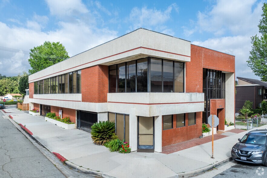 Primary Photo Of 24303 Walnut St, Santa Clarita Office For Lease