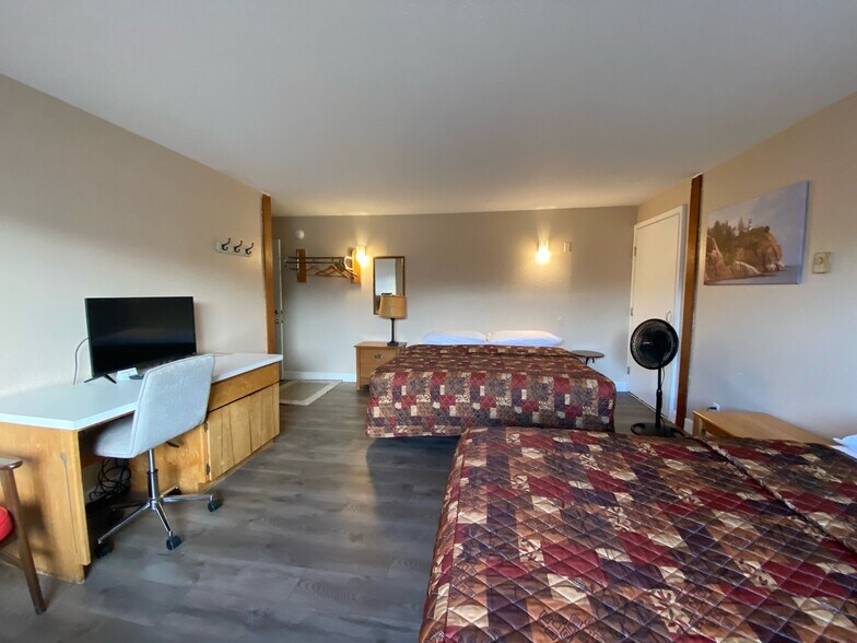 More Photos Of 126 Spruce St E, Ilwaco Hospitality For Sale