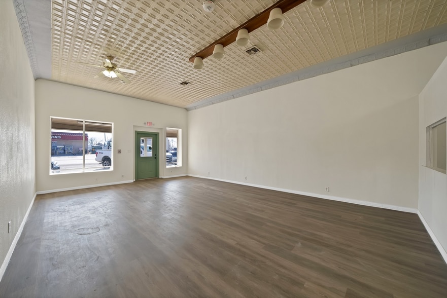More Photos Of 204 W Mccart St, Krum Storefront Retail Office For Sale