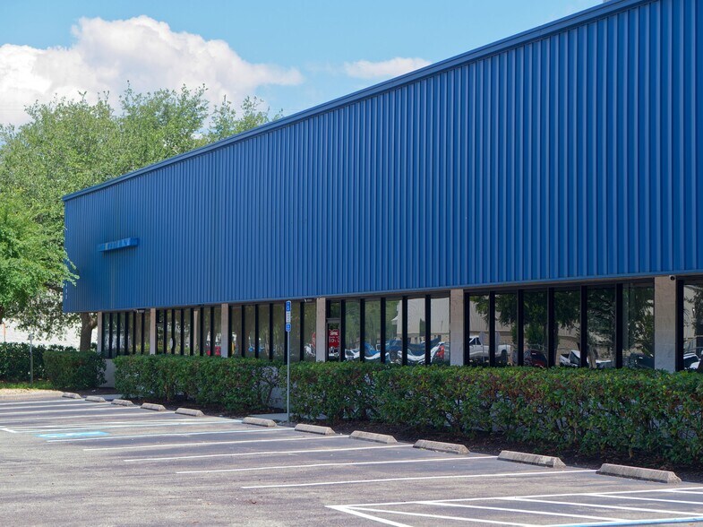 More Photos Of 402 Chairman Ct, DeBary Warehouse For Lease