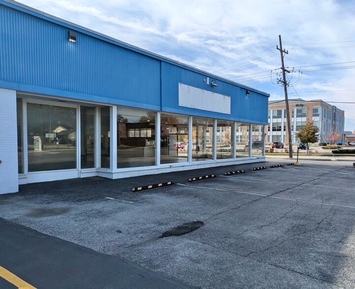 Primary Photo Of 233 W Ogden Ave, Westmont Auto Dealership For Lease