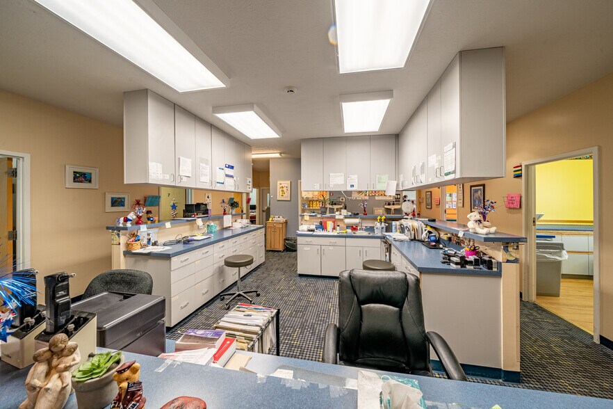 More Photos Of 353 Island Cottage Rd, Rochester Medical For Sale