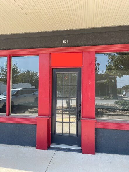 Primary Photo Of 921 Halsell St, Bridgeport Storefront For Sale