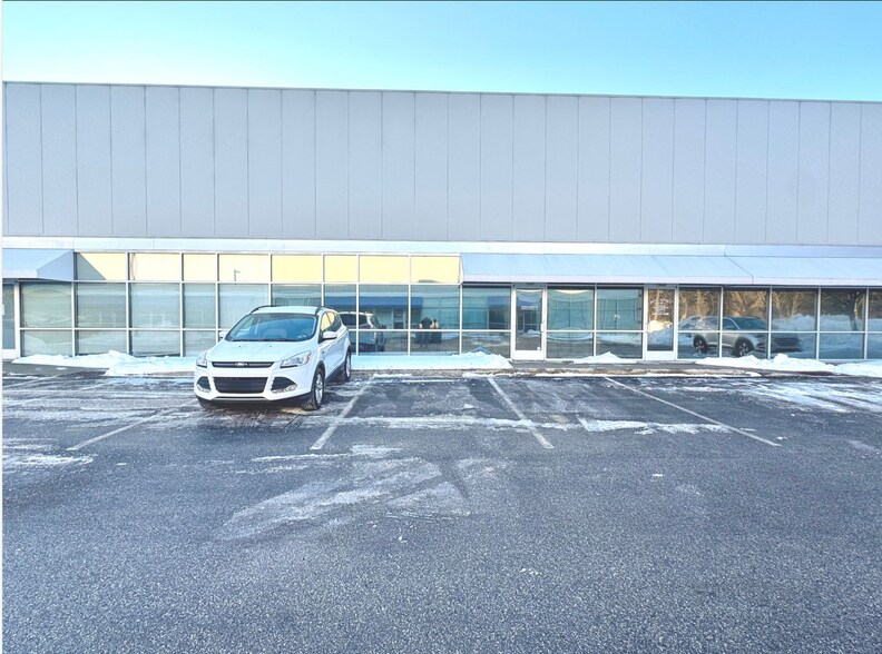 More Photos Of 829 Lincoln Ave, West Chester Flex For Sale