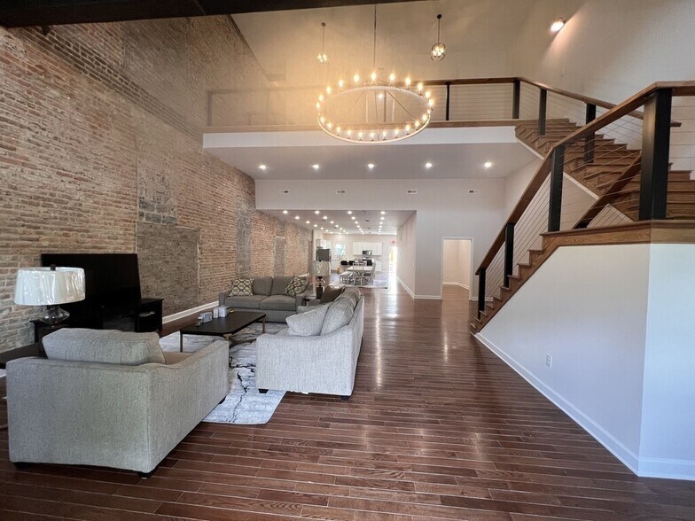 More Photos Of 471-472 W Main St, Fries Medical For Sale