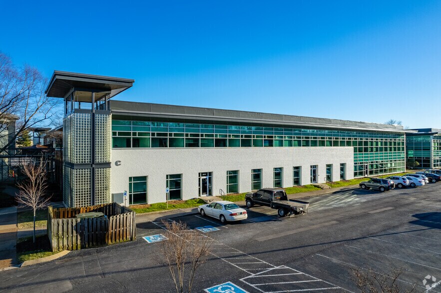 More Photos Of 113-117 Seaboard Ln, Franklin Unknown For Lease