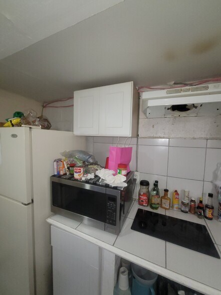 More Photos Of 1458 W 32nd St, Indianapolis Apartments For Sale