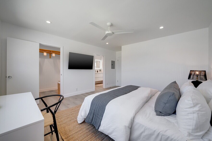 More Photos Of 2602 Pacific Ave, Venice Apartments For Sale