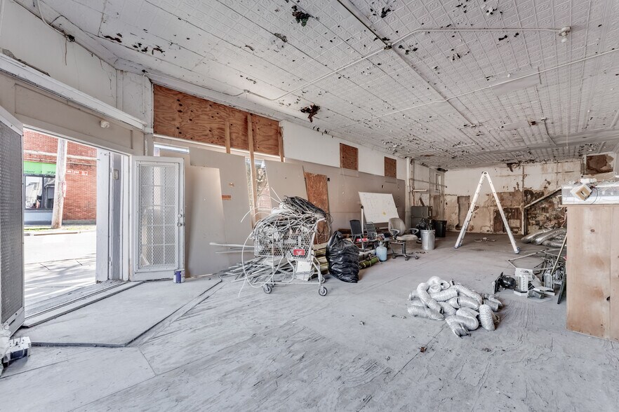 More Photos Of 504 W Commercial St, Springfield Storefront Retail Office For Sale
